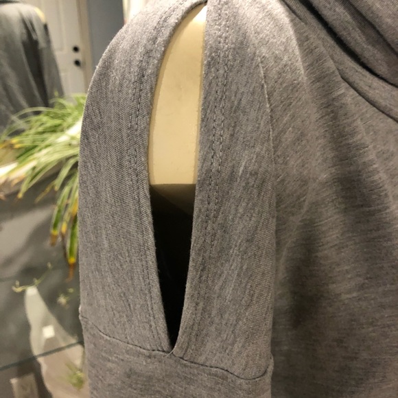 Harmony & Balance grey cowl necked top - Picture 3 of 4